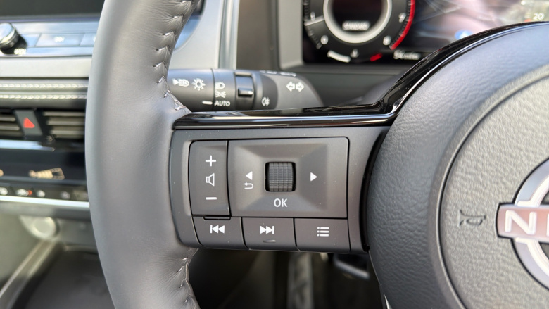 Nissan Qashqai 1.3 DiG-T MH N-Connecta 5dr Petrol Hatchback